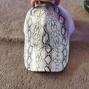 White snakeskin hat